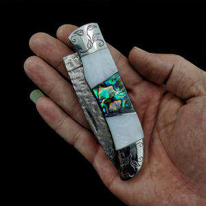 Couteau de poche d'autodéfense portable avec coquilles colorées et coquilles d'ormeau Couteaux à rabat avant Cadeaux d'extérieur OEM personnalisables - Product Image 5