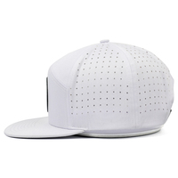 Casquette Snapback Luxe Personnalisée pour Hommes, 7 Panneaux, Patch en Caoutchouc, Résistante à l'Eau, Perforée par Découpe Laser, avec Sangle en Cuir