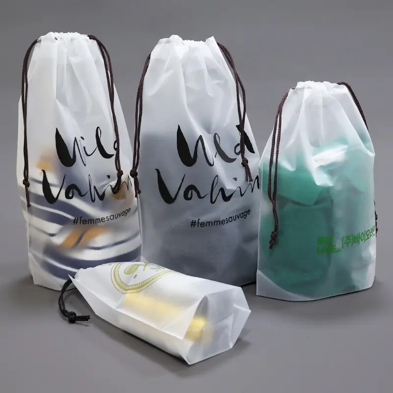 Özel logo baskılı büyük şeffaf buzlu İpli çanta makyaj beraberlik dize çantası hediye paketleme torbası