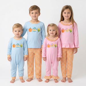 Conjunto de 2 piezas de ropa a juego para hermanos, con bordado de calabaza de Halloween y espantapájaros, pelele de manga larga para niños y niñas - Product Image 1