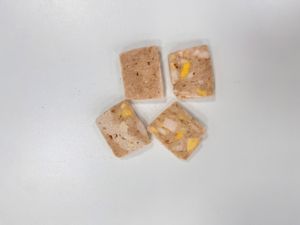 Friandises lyophilisées pour animaux de compagnie OEM, saumon, poulet et jaune d'œuf, oméga-3, ingrédients naturellement tranchés de qualité supérieure, friandises pour chats et chiens, 50g - Product Image 2
