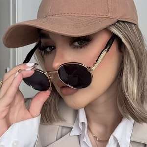 Gafas de sol ovaladas de metal a la moda para mujer con protección UV 100%, montura completa, estilo retro, estilo urbano, look de influencer de Instagram - Product Image 4