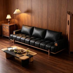 Sofá Modular de 3 Plazas en Cuero Negro Premium con Diseño Acolchado y Base de Madera de Nogal para Sala de Estar - Product Image 6