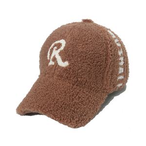 Gorras de Béisbol Deportivas de Invierno para Mujer al por Mayor, de Lana Ecológica, Forro Polar, Poliéster, con Logotipo Bordado Personalizado, Peludas y Suaves - Product Image 4