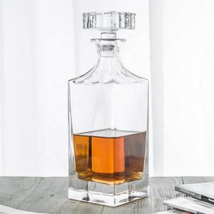 Ensemble <span class=keywords><strong>de</strong></span> carafe à whisky carrée transparente classique NOVARE 850 ml avec 4 verres pour usage domestique, <span class=keywords><strong>vin</strong></span>, bourbon, brandy, liqueur - Product Image 3