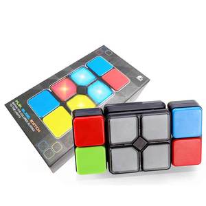 Mini cube musical transfrontalier Oonies Flipslide Game, jeu électronique portable 2x2x4 - Product Image 1