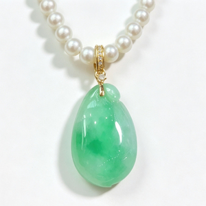 Pendentif Gourde de la Fortune en Jadeite du Myanmar de Grade A en Or 18 carats, Vert Émeraude, Bijou de Luxe en Jade Naturel pour Femme, Vente en Gros - Product Image 1