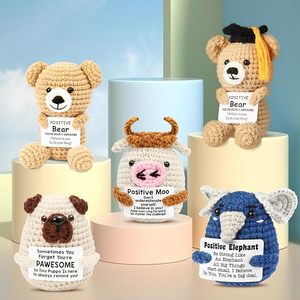 In Promozione ODM Bambola Artigianale all'Uncinetto a Forma di Cane con Energia Positiva, con Design di Cucciolo che Tiene una Cartellina, Ornamento per Adulti - Product Image 3