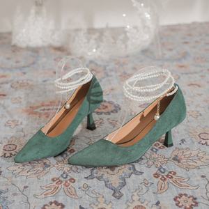 Bottes d'hiver pour femmes doublées de polaire à talons hauts, chaudes, imperméables, pour fêtes et mariages, avec talon épais antidérapant et garniture en fourrure - Product Image 1