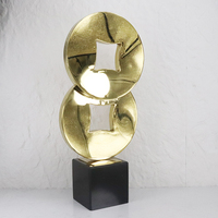 Sculpture en métal Tuohuangniu Double Pièce d'Or, Statue de Pièce Circulaire Chinoise, Base en Marbre Noir, Faite à la Main, Design de Luxe pour la Prospérité
