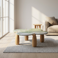 Table basse de salon au design unique avec plateau en marbre vert et pieds en bois de frêne, combinaison de luxe pour hôtel