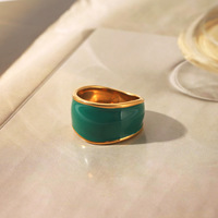 18K Vergoldeter Edelstahl Vintage Breiter Grüner Emaille-Wellenring für Damen Neuerscheinung Modischer Vielseitiger Nischen-Trendschmuck