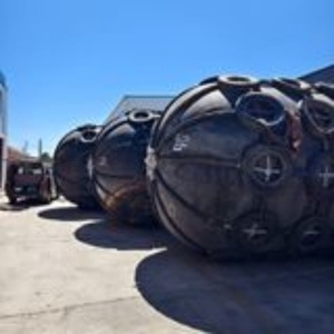 Fender de type Yokohama à haute élasticité pour les infrastructures côtières - Minimise la force d'impact - Product Image 2