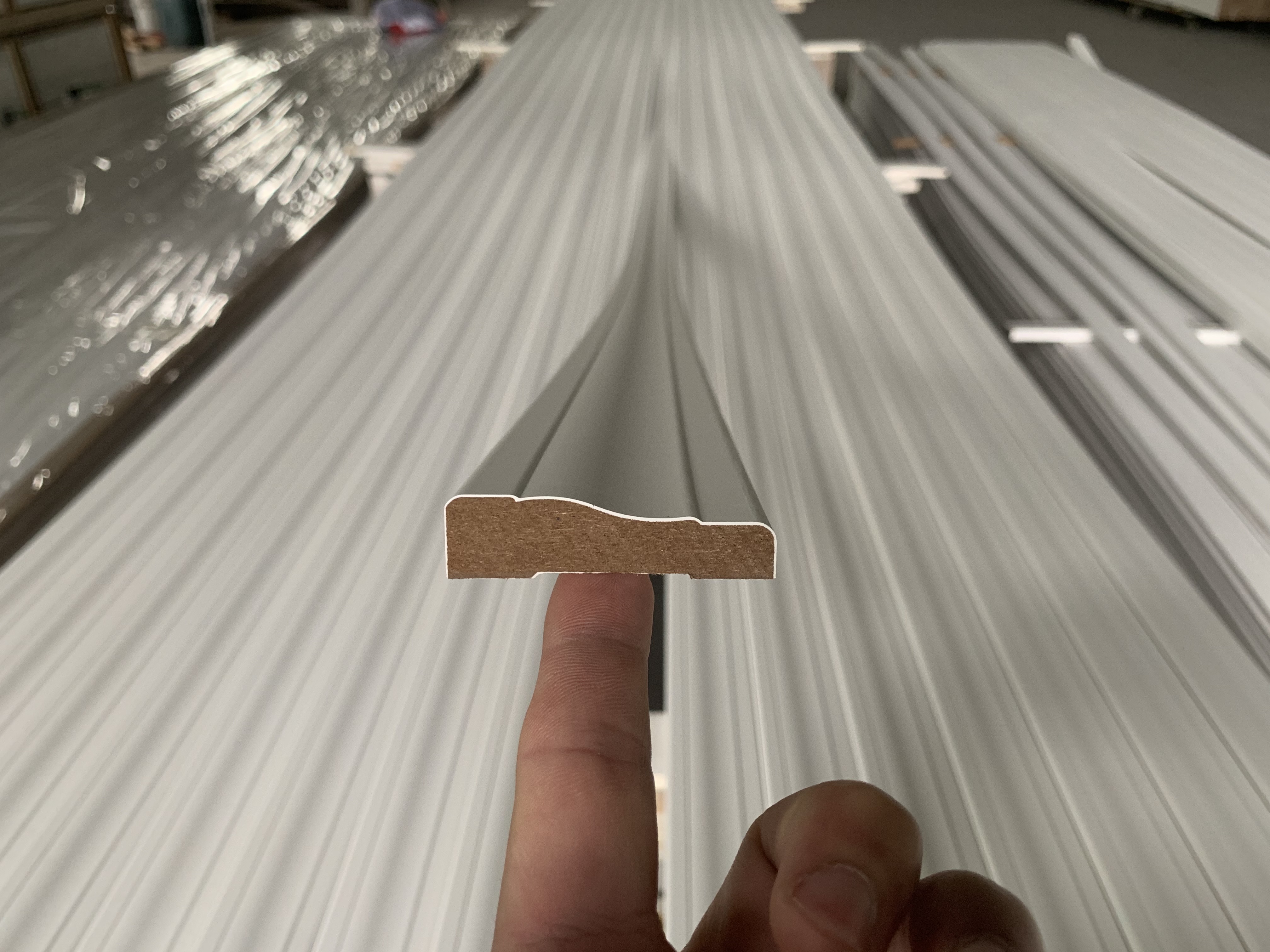 China White Primed MDF Baseboard Molding Manufacturers, Suppliers