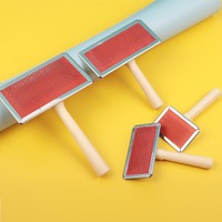 Brosse à poils pour animaux de compagnie, chiens, chats, chiots, avec manche en bois, sûre, portable, douce, pour le toilettage, le nettoyage et la perte de poils, avec des picots en acier inoxydable