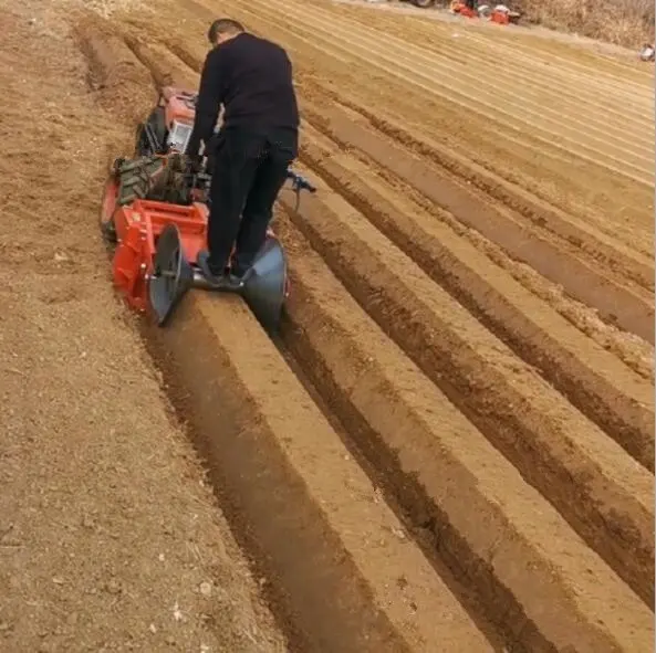 חממה תות שניטש רכס מכונת ארבעה גלגל טרקטור ירוק בצל רכס Soiler