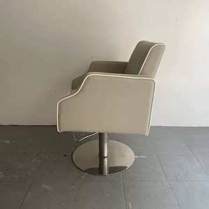 Fauteuil de Barbier Confortable en Similicuir avec Logo Personnalisable, Pompe Hydraulique et Conception Pliable pour Salons et Écoles - Product Image 5