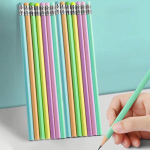 Crayons noirs élégants pour l'école, design triangulaire personnalisable avec logo, ensemble de crayons standard - Product Image 1