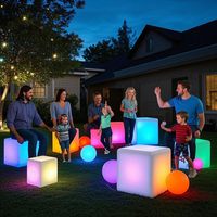 Ensemble de tabouret de table et chaise de meuble en plastique lumineux pour extérieur, jardin, patio, événement, fête, discothèque et hôtel avec éclairage LED RVB