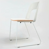 Chaise empilable de restaurant au design scandinave moderne et écologique, idéale pour usage commercial, écoles et appartements