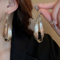 Boucles d'oreilles pendantes en métal en forme de feuille, style exagéré et tendance, pour accessoires féminins