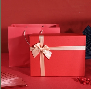 กล่องใส่เสื้อผ้ากระดาษแข็งแข็งแบบพกพาหรูหราระดับไฮเอนด์พร้อมฝาและฐานฟองน้ำแบบกำหนดเอง - Product Image 1