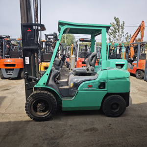 Montacargas Diésel Mitsubishi FD30 de 3 Toneladas, 4.5 Metros, Tres Mástiles, Desplazamiento Lateral, en Buen Estado de Funcionamiento - Product Image 2