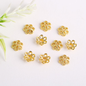 ลูกปัดรูปดอกไม้เคลือบทองสำหรับทำเครื่องประดับ DIY สร้อยข้อมือ สร้อยคอ ชิ้นส่วนประกอบเคลือบทอง 18K รูปทรงดอกพลัม - Product Image 4