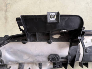95B805931G 95B805931A Barre de support de radiateur d'origine d'occasion, garantie d'installation, barre de liaison supérieure pour Porsche Macan 2015-2024 - Product Image 6