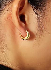 Boucles d'oreilles créoles épaisses en alliage de cuivre plaqué or platine avec micro-zircons, design géométrique, tendance 2024 - Product Image 2