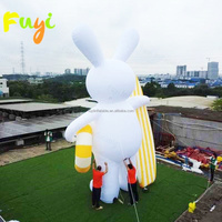 Modèle gonflable décoratif de lapin blanc allongé sur une boule de lune pour la Fête de la Mi-Automne chinoise, idéal pour la publicité et la décoration d'événements