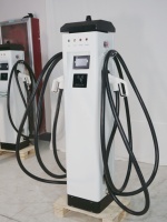 Chargeur de véhicule électrique Bluesky 43 kW-100 kW à montage au sol avec triple norme Type 1, Type 2, GBT pour parkings commerciaux