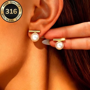 Boucles d'oreilles tendance style Ins pour femme, design de niche, simples, élégantes, avec diamants, nouveauté, style célébrité internet très prisé - Product Image 1