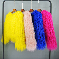 Vente en gros de ponchos d'hiver à la mode en fausse fourrure de mouton du Tibet, fourrure artificielle de Mongolie, à capuche courte pour femmes