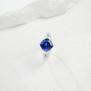 Bague en argent sterling S925 avec saphir, design de niche - Product Image 4