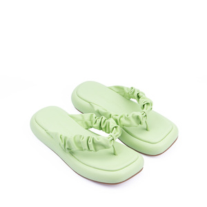 2023 Custom Manufacturer Design Women Flat Slides Outdoor Walking comode pantofole leggere pantofole da spiaggia da ragazza - Product Image 1