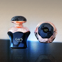 Vente en gros de flacons de parfum en verre carrés de luxe personnalisés, avec pulvérisateur à pompe, 30 ml/50 ml/100 ml, estampés à chaud en or, impression unique