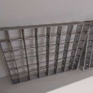 Grille de drainage <span class=keywords><strong>rectangulaire</strong></span> en acier inoxydable pour couvercle de marche d'escalier, robuste et étanche - Product Image 4
