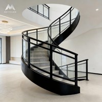 Système de clôture en verre et aluminium courbé sur mesure |   Garde-corps thermolaqué pour projets d'escaliers en colimaçon de balcon et de terrasse