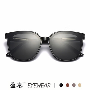แว่นกันแดด ยูวี 400 กรอบพีซี ป้องกันรังสียูวี 400 คลาส 2  ดีไซน์ทันสมัย สีเทา - Product Image 5