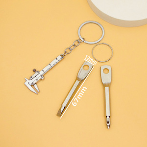 Porte-clés mini-outils de simulation transfrontalier : clé à molette, pinces, marteau – Cadeau créatif pour homme - Product Image 6