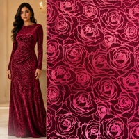 Tela de Terciopelo con Estampado Floral en Relieve, Patrón de Rosas 3D, Elástica en 4 Direcciones, Brillo Metálico, Buena Caída, Tela de Terciopelo Suave para Vestido de Noche