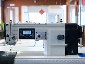Machine à coudre industrielle JOCKY JK5530-D4 à grand crochet, lubrification automatique, coupe-fil automatique et pied entraîneur pour usine de confection - Product Image 2