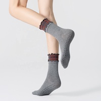 Chaussettes de Pilates personnalisées à double volant à carreaux, chaussettes de yoga antidérapantes pour femmes, chaussettes à grip en tricot côtelé, chaussettes de danse pour la barre de ballet OEM ODM