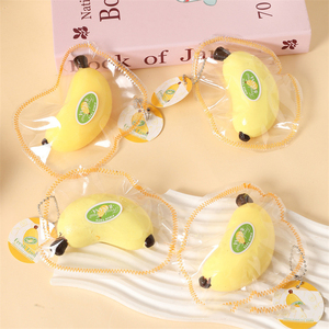 Surtido de Frutas Gourmet - Juguete Blandito con Empaque Atractivo, Regalo Antiestrés Pegajoso para Niños y Adultos, Venta al por Mayor, Colgante para Bolsa - Product Image 4