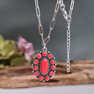 Collana con Ciondolo Ovale Vintage per Donne, Stile Retrò, Design Classico, Accessorio di Moda - Product Image 1