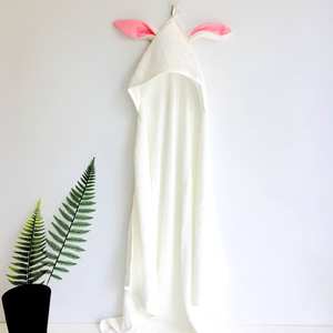 Serviette de bain à capuche pour bébé en bambou doux personnalisée 90x90cm pour l'intérieur et l'extérieur Serviette de bain absorbante pour bébé 500 Gsm Serviette à capuche pour bébé - Product Image 3