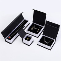 Boîtes cadeaux rigides magnétiques noires recyclables pour bijoux et montres avec logo personnalisé, doublure en éponge, emballage en carton