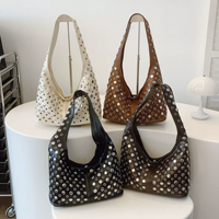 Elegante bolso de cuero para mujer, nueva moda 2025, gran oferta de Alibaba, bolso informal para axilas para mujer, bolso de hombro con remaches para mujer