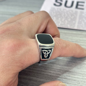 Anelli Popolari con Nodo Celtico Triquetra in Acciaio al Titanio, Accessorio Elegante per Uomo in Europa, Anello Unico per Dito - Product Image 5